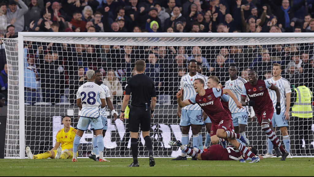 El West Ham se impone con gol en los últimos minutos de juego. Reuters