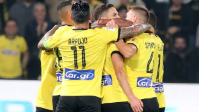 AEK golea al Lamia con Orbelín Pineda y Rodolfo Pizarro en el terreno de juego