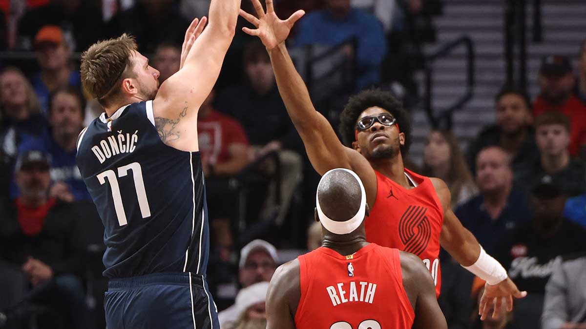 Luka Doncic Hace Un Triple-doble Y Los Mavericks Vencen A Los Trail ...