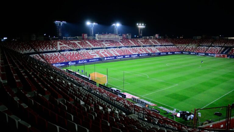 ¡A primera hora! Aficionados del Atlético San Luis se forman para obtener sus boletos para la semifinal ante el América