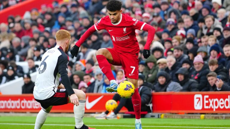 Mucho sacrificio y poco brillo: Luis Díaz desentona en la memorable remontada de Liverpool