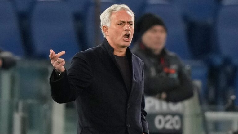 Mourinho se libra de ser suspendido y tendrá que pagar multa por comentarios contra árbitro
