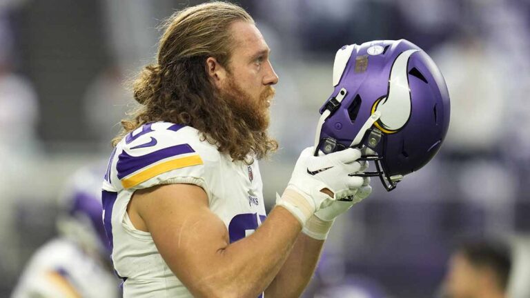 TJ Hockenson sufre terrible lesión en la rodilla que lo deja fuera lo que resta de la temporada con los Vikings