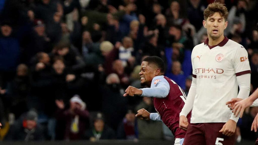 Leon Bailey celebra el gol del triunfo del Aston Villa. Reuters