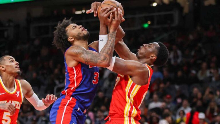 Trae Young suma otro 30-15 y Atlanta propina la derrota 24 a los Pistons pese a la noche de récord de Cade Cunningham