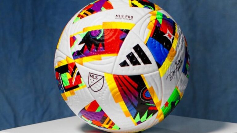 La MLS presenta su balón oficial con un diseño noventero para la temporada 2024
