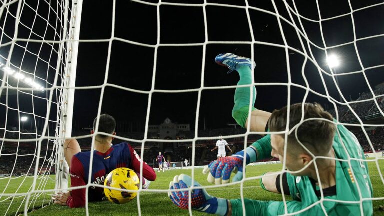 Ferran Torres pone calma y la paridad en el marcador para el Barcelona