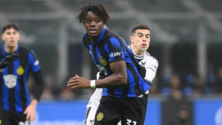 Inter de Milán golea a Udinese y se apodera del liderato de la Serie A
