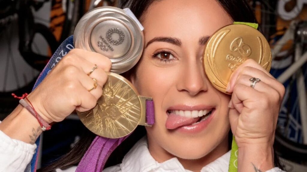 Mariana Pajón con las medallas olímpicas.