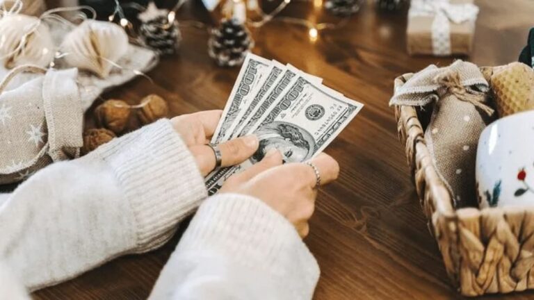 Feliz Año Nuevo: 3 rituales fáciles de realizar para atraer el dinero en 2024