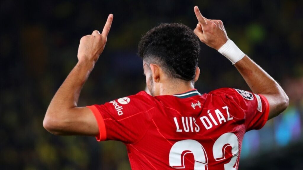 Luis Díaz jugando con Liverpool.