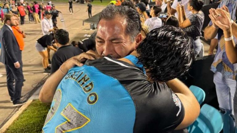 ¡Emotivo momento! Benjamín Galindo festeja con su hijo el título del Cancún FC en la Liga de Expansión MX