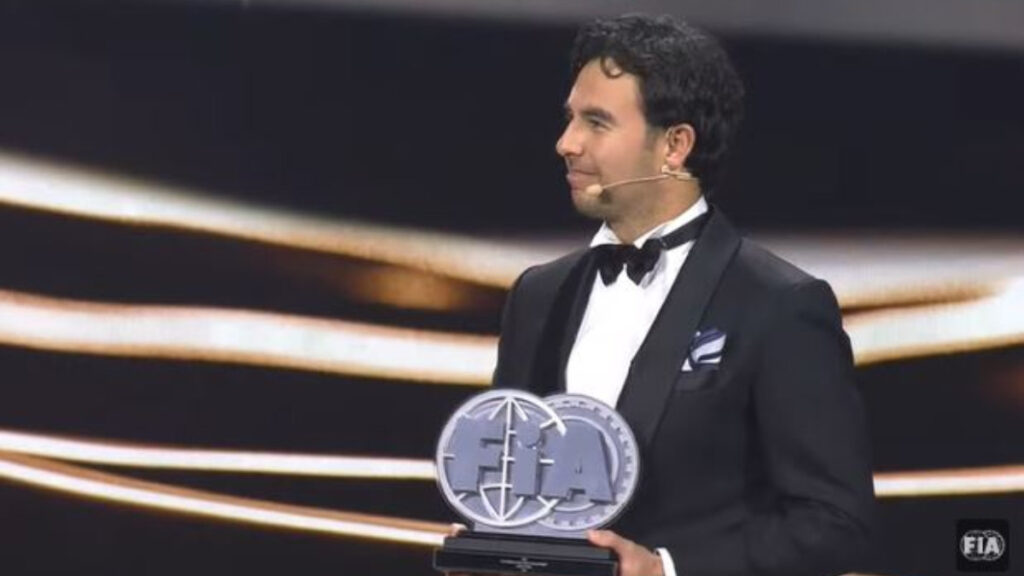 Checo Pérez, galardonado como subcampeón de la F1 | FIA