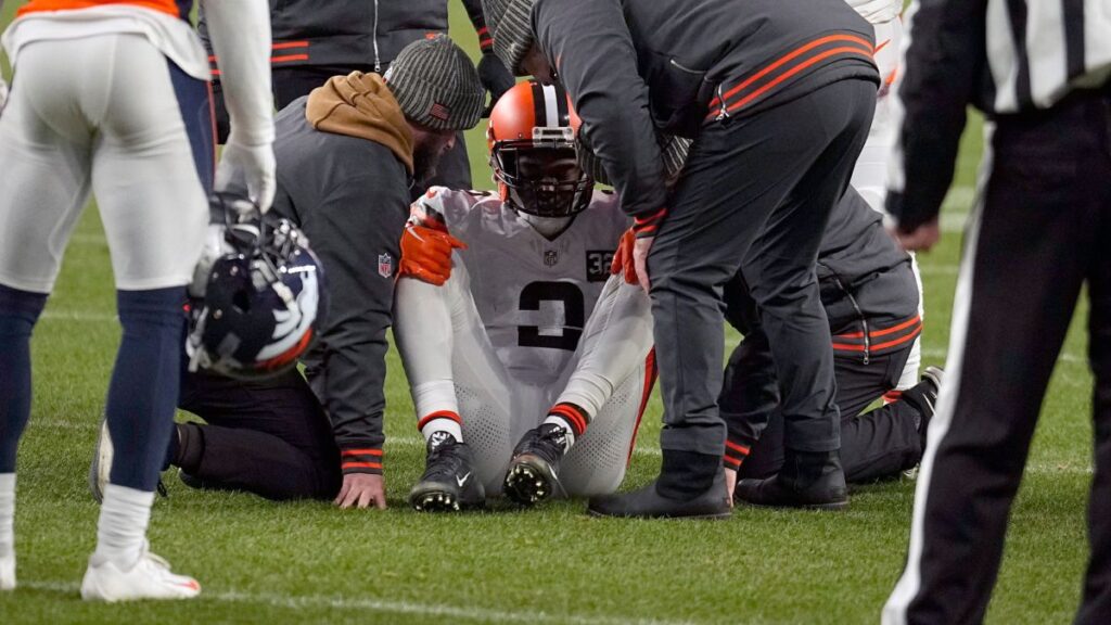 Cooper abandona el juego ante los Rams | AP Photo/Jack Dempsey