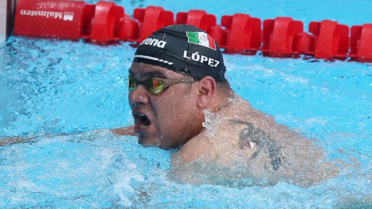 El nadador Diego López se alista para refrendar sus medallas paralímpicas en Paris 2024