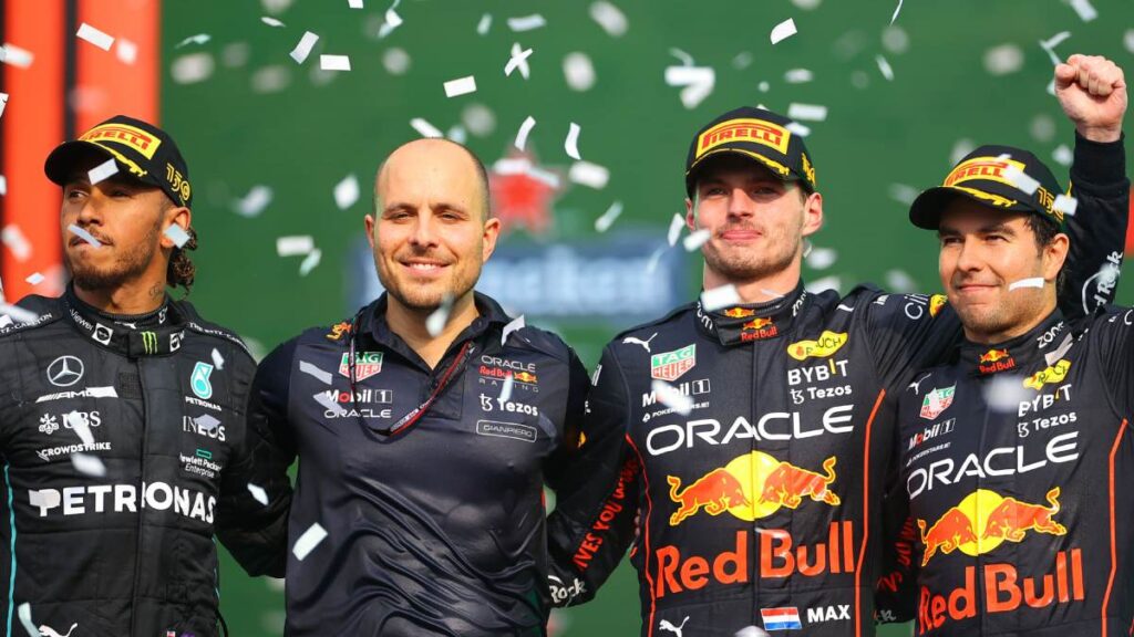 Helmut Marko apoyó la versión de Christian Horner sobre un ofrecimiento de Lewis Hamilton a Red Bull para ser nuevo compañero de Max Verstappen