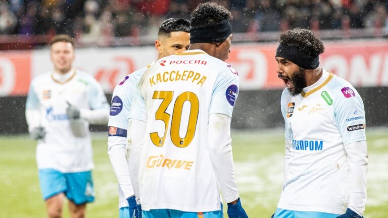 Mateo Cassierra anota un lindo gol bajo la nieve y maquilla la dura derrota de Zenit ante Lokomotiv
