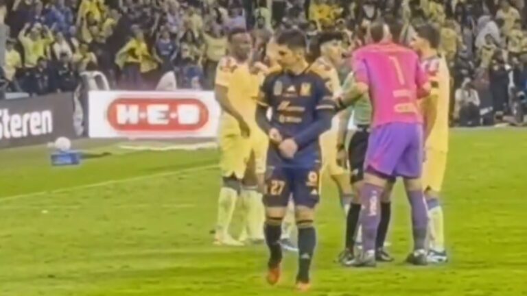 Jesús Angulo y su polémico gesto al árbitro en la final del Apertura 2023