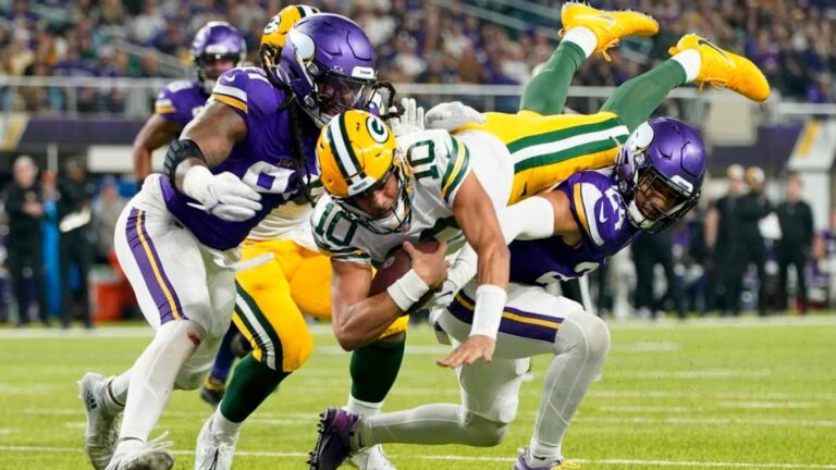 Packers aplasta a los Vikings y controlan su destino para llegar a los Playoffs