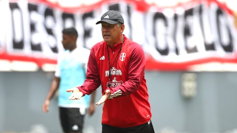 Juan Reynoso es cesado oficialmente de la selección de Perú