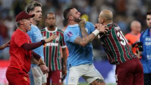 Kyle Walker y Felipe Melo llegan a los empujones tras la final del Mundial de Clubes 2023