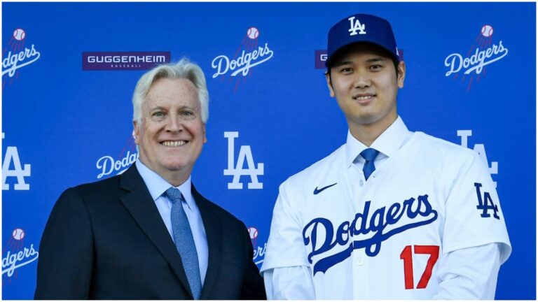 Los Dodgers presentan a Shohei Ohtani tras firmarle un cheque de 700 millones de dólares