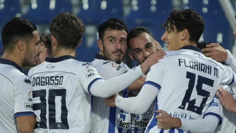 Equipo italiano de tercera división manda mensaje a la Superliga