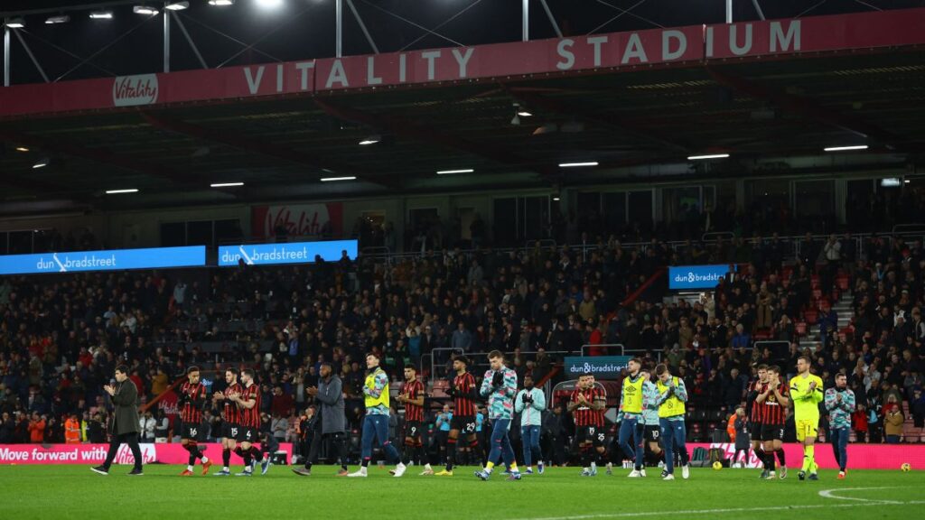 Premier League anuncia repetición del Bournemouth-Luton Town tras paro cardíaco de Tom Lockyer