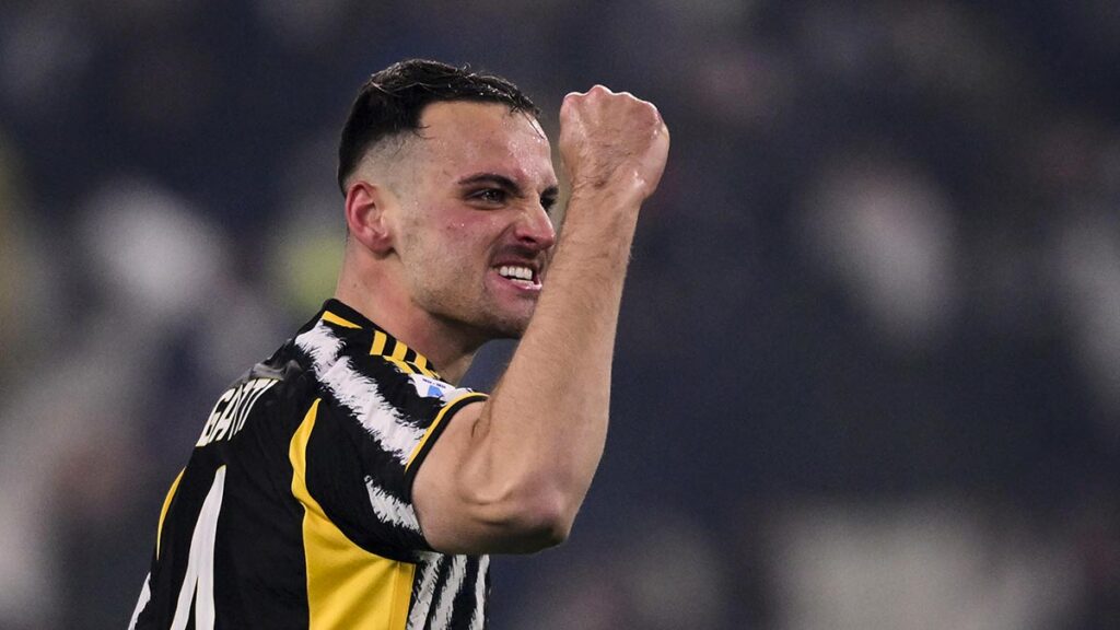 Juventus derrota a Napoli y de momento escala a la cima de la Serie A | AP