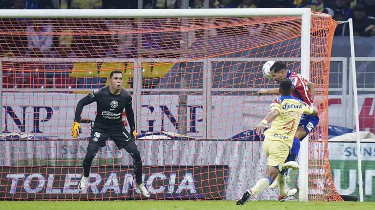 San Luis domina el primer tiempo del encuentro en el Estadio Azteca