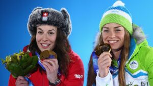 Tina Maze y Dominique Gisin comparten la medalla de oro de esquí alpino en Sochi 2014