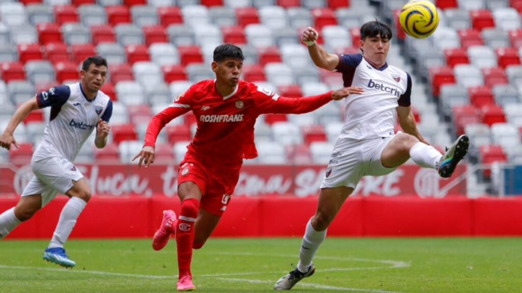 Los Diablos Rojos del Toluca empataron 2-2 contra los Potros de Hierro del Atlante en encuentro de pretemporada jugado en el Nemesio Diez.