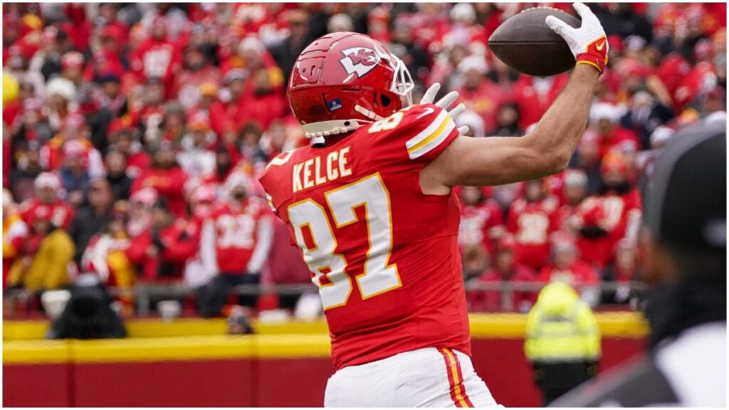 Travis Kelce explota por los errores de los Chiefs | Reuters;  Medley-USA TODAY Sports