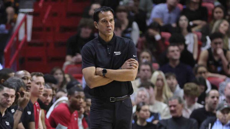 Erik Spoelstra se queda con el Miami Heat y se convierte en uno de los entrenadores mejores pagados