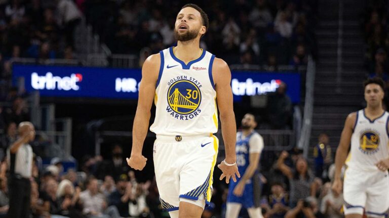 Stephen Curry toma el control de los Warriors y acaban con el Magic