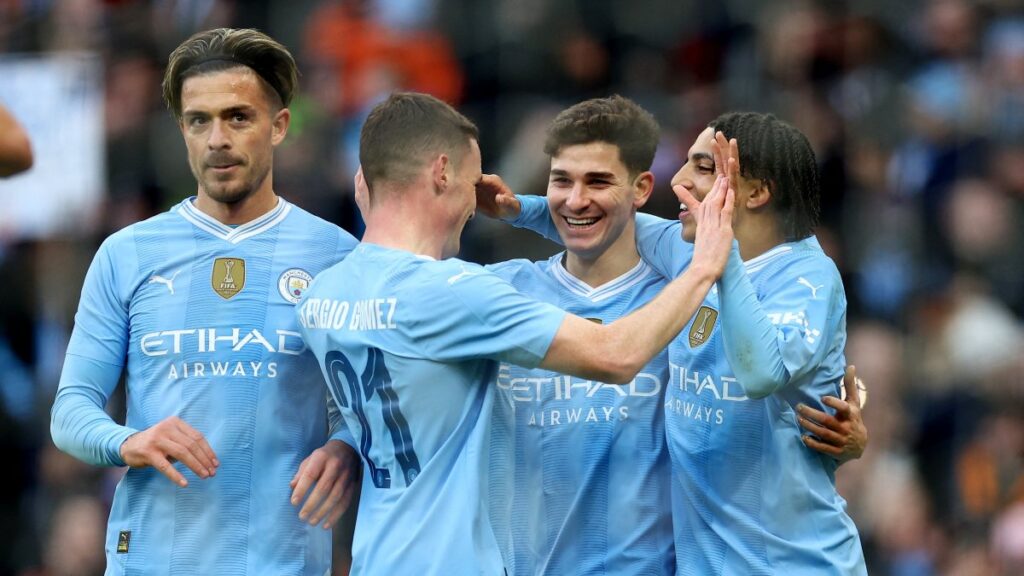 Julián Álvarez convirtió ante Huddersfield en la FA Cup | Foto: Reuters