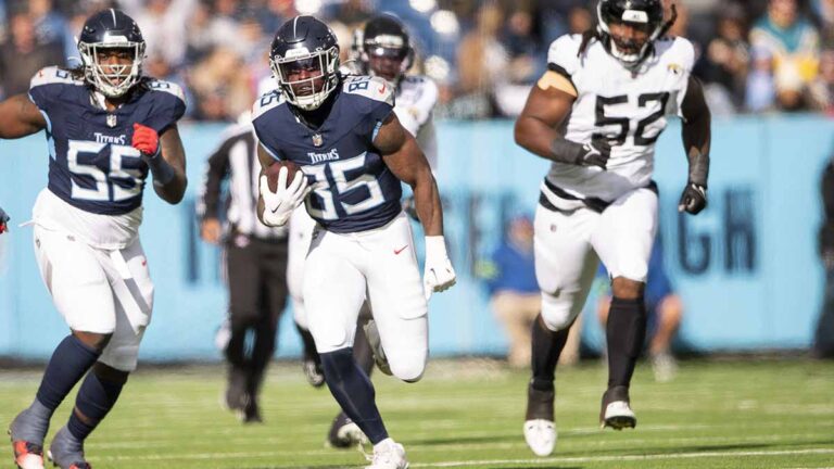 Titans gana el que podría ser último partido de Derrick Henry, eliminan a Jaguars y le dan el boleto a Steelers