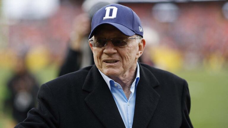 Jerry Jones sale furioso tras la eliminación de Cowboys: “Es la derrota más dolorosa”