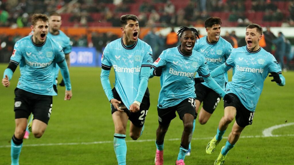 Exequiel Palacios convirtió el gol del triunfo del Leverkusen vs Augsburgo | Foto: Reuters