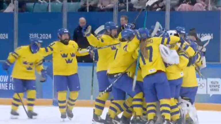 Suecia vence a Japón en shootouts y se hace del primer lugar de grupo en el hockey sobre hielo en Gangwon 2024