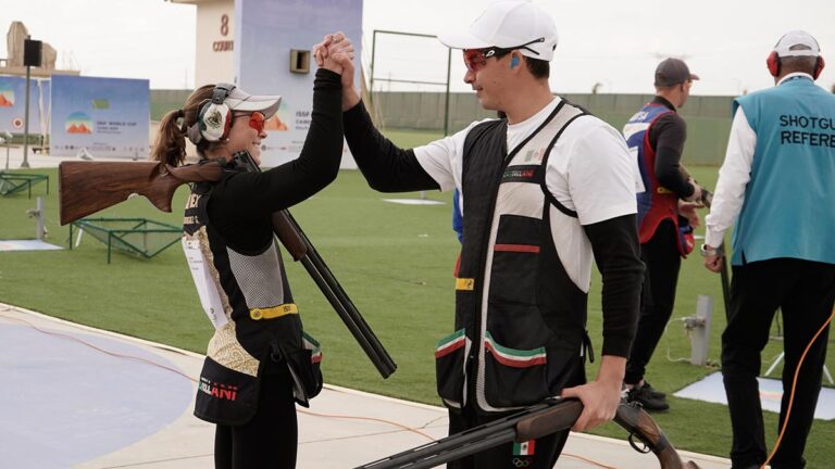 Gabriela Rodríguez y Raúl Gallardo ganan medalla de bronce en tiro deportivo en la Copa del Mundo de Egipto