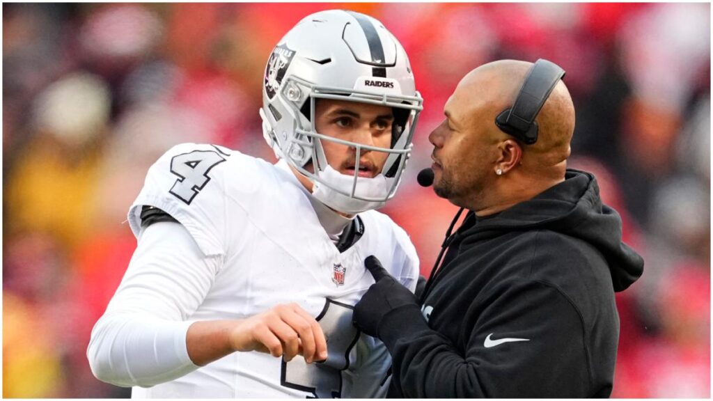 Antonio Pierce, entrenador de Las Vegas Raiders | Reuters; Medley-USA TODAY Sports