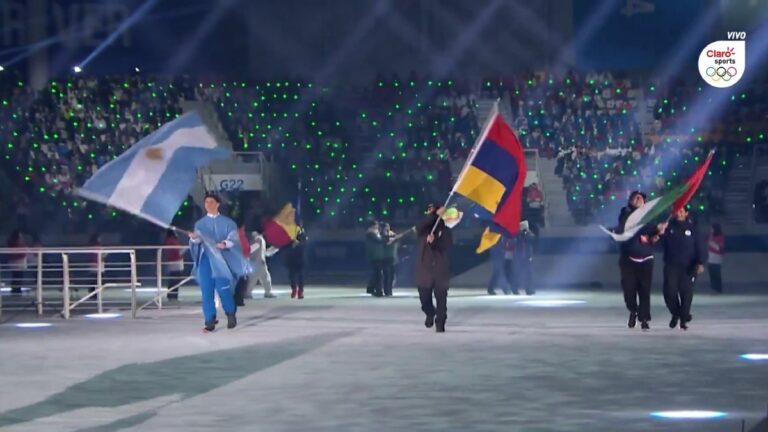 Nicolás Quintero luce un clásico poncho en la Ceremonia de Inauguración de Gangwon 2024