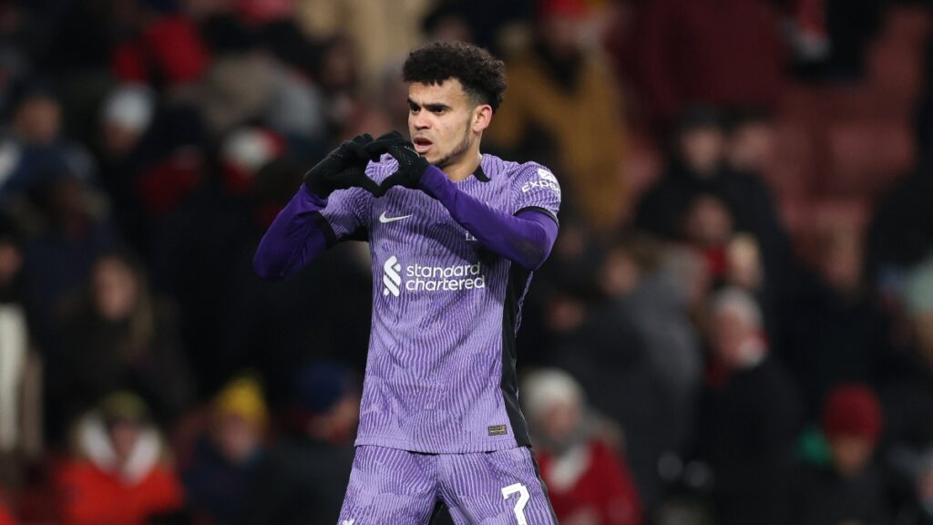 Luis Díaz jugando la FA Cup.