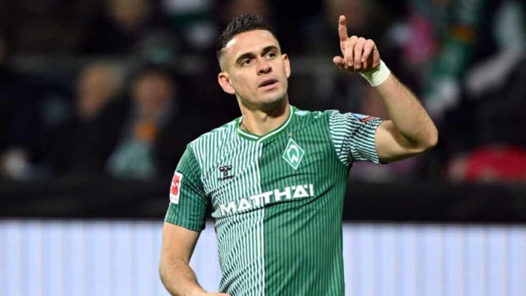 Rafael Santos Borré, jugando con Werder Bremen.