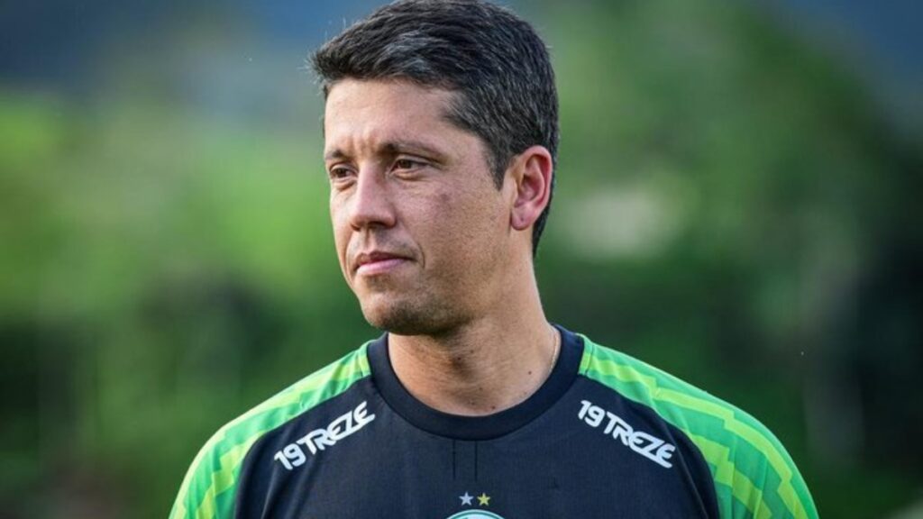 Thiago Carpini, DT brasilero.