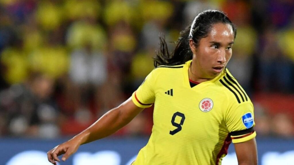 Mayra Ramírez rompe récord en el fútbol femenino.