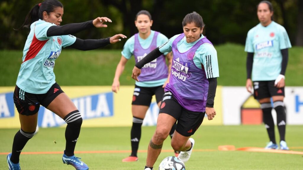 Selección Colombia Femenina entrenando.