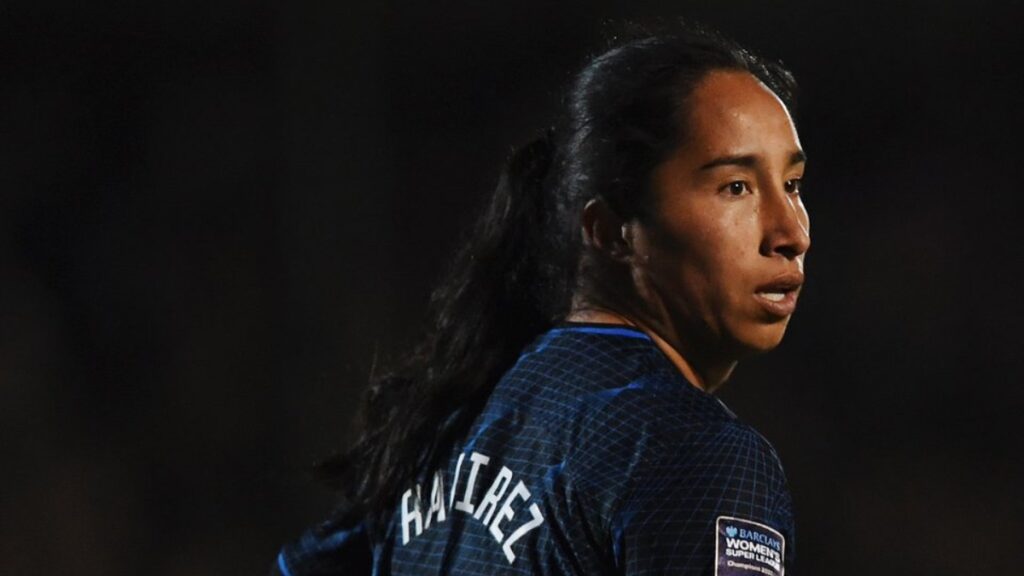 Mayra Ramírez,jugando con Chelsea.