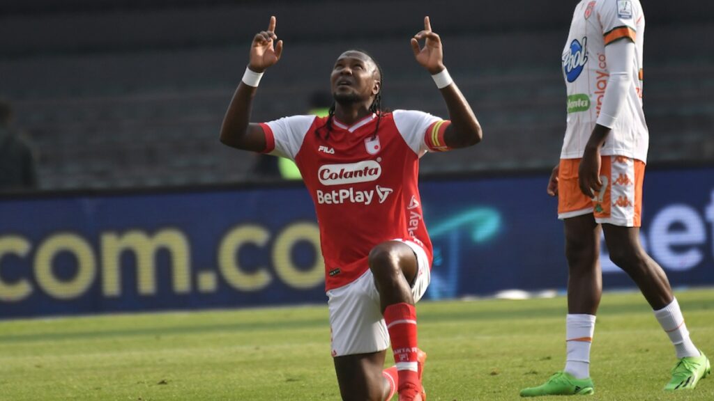 Hugo Rodallega celebrando con Santa Fe.